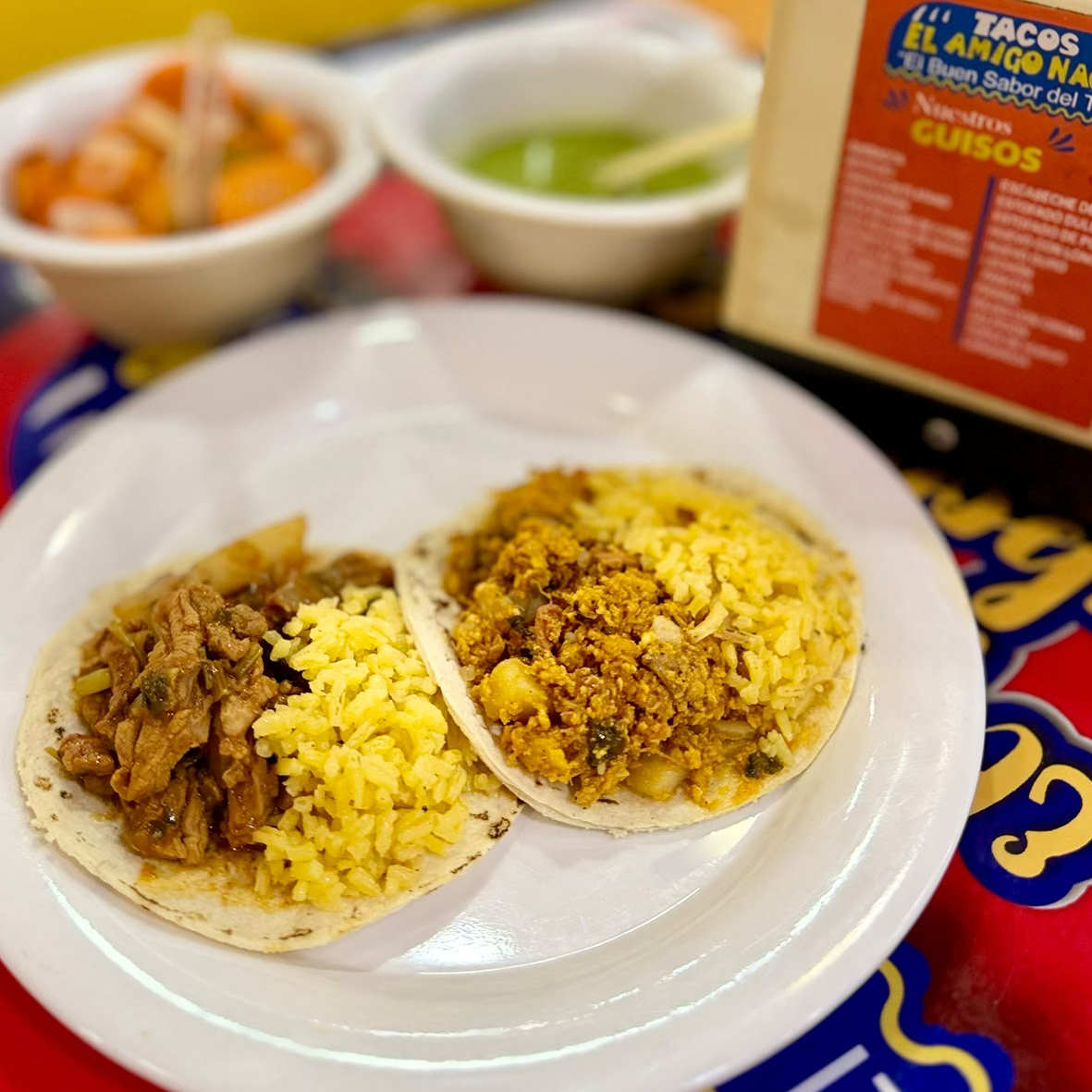 Tacos servidos en El Amigo Nacho